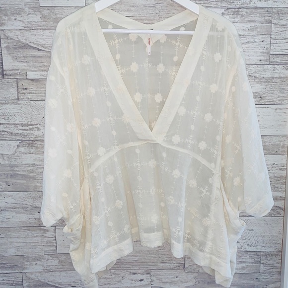 Free People Tops - 🇨🇦Free People Small Cream Blouse
